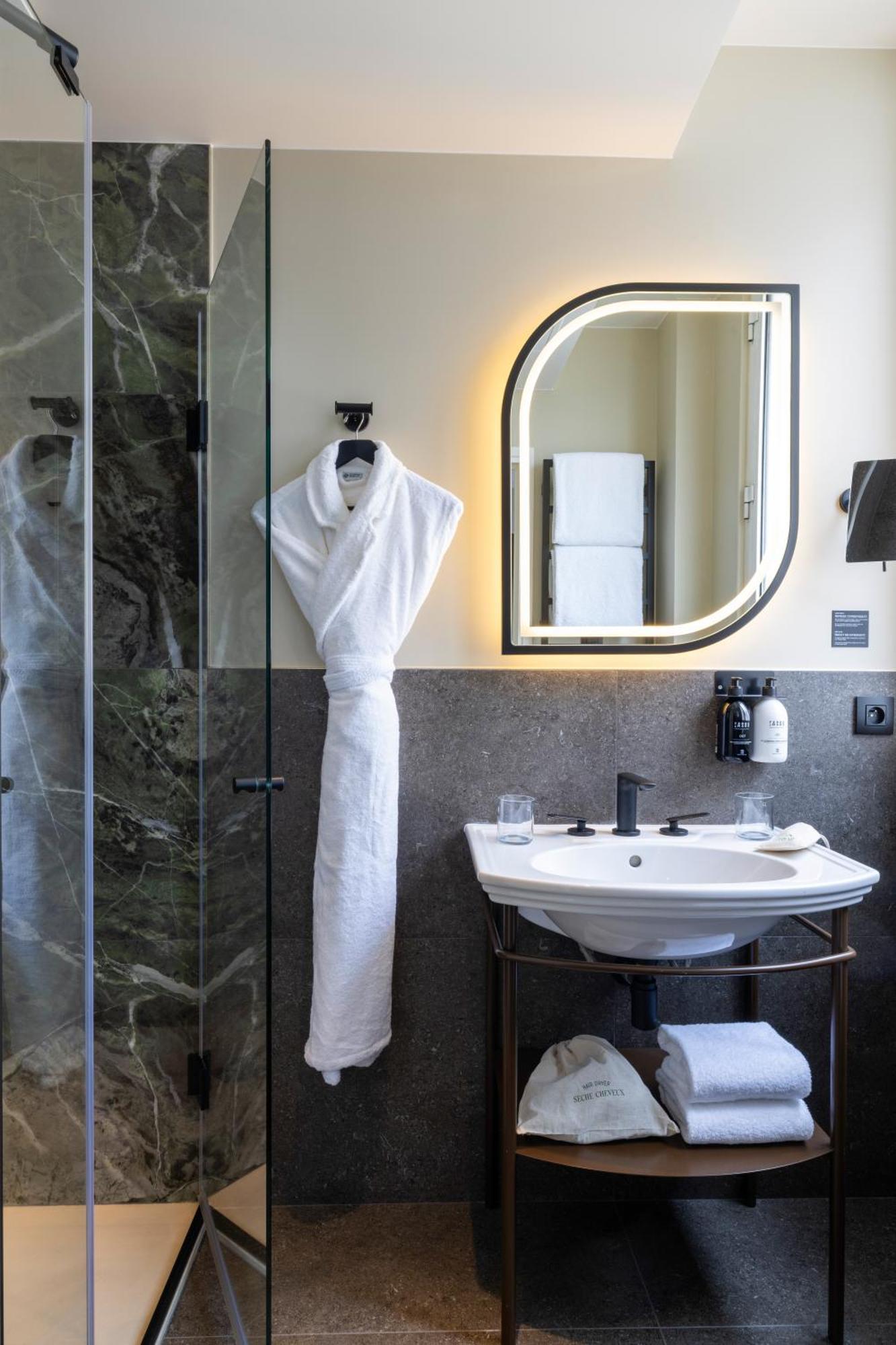 Hotel L'ormaie & Parigi